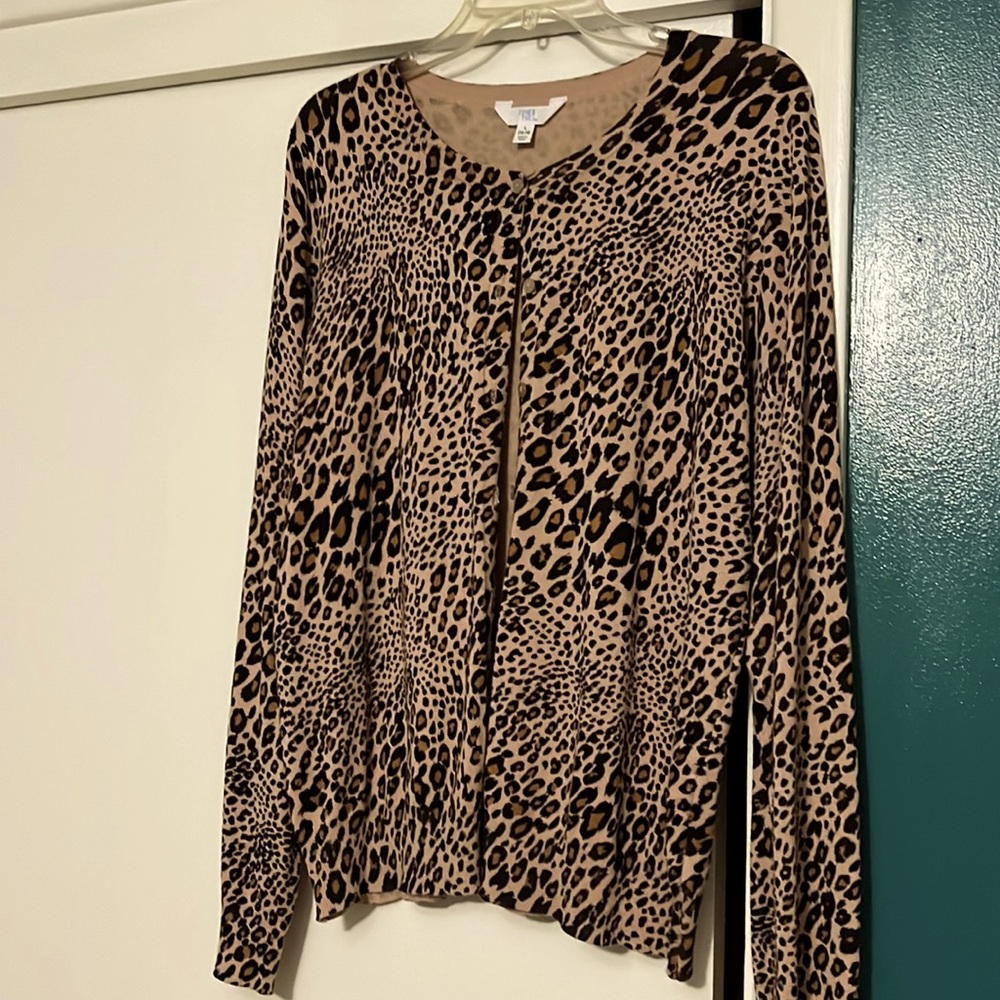 EUC Never Worn. Time and Tru Size Large Animal Print Cardigan Sweater